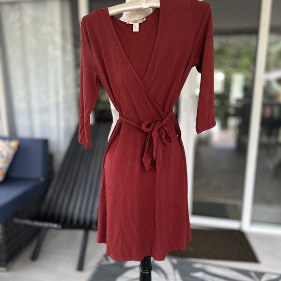 Forever 21 Burgundy V-Neck Top - Picture 2 of 4